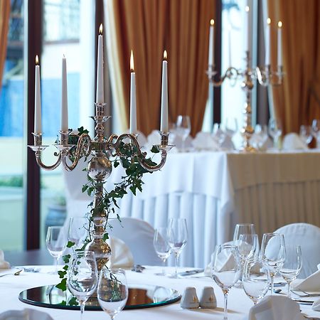 豪华土耳其宫殿会议酒店及Spa 约阿尼纳 外观 照片 A candelabra on a table