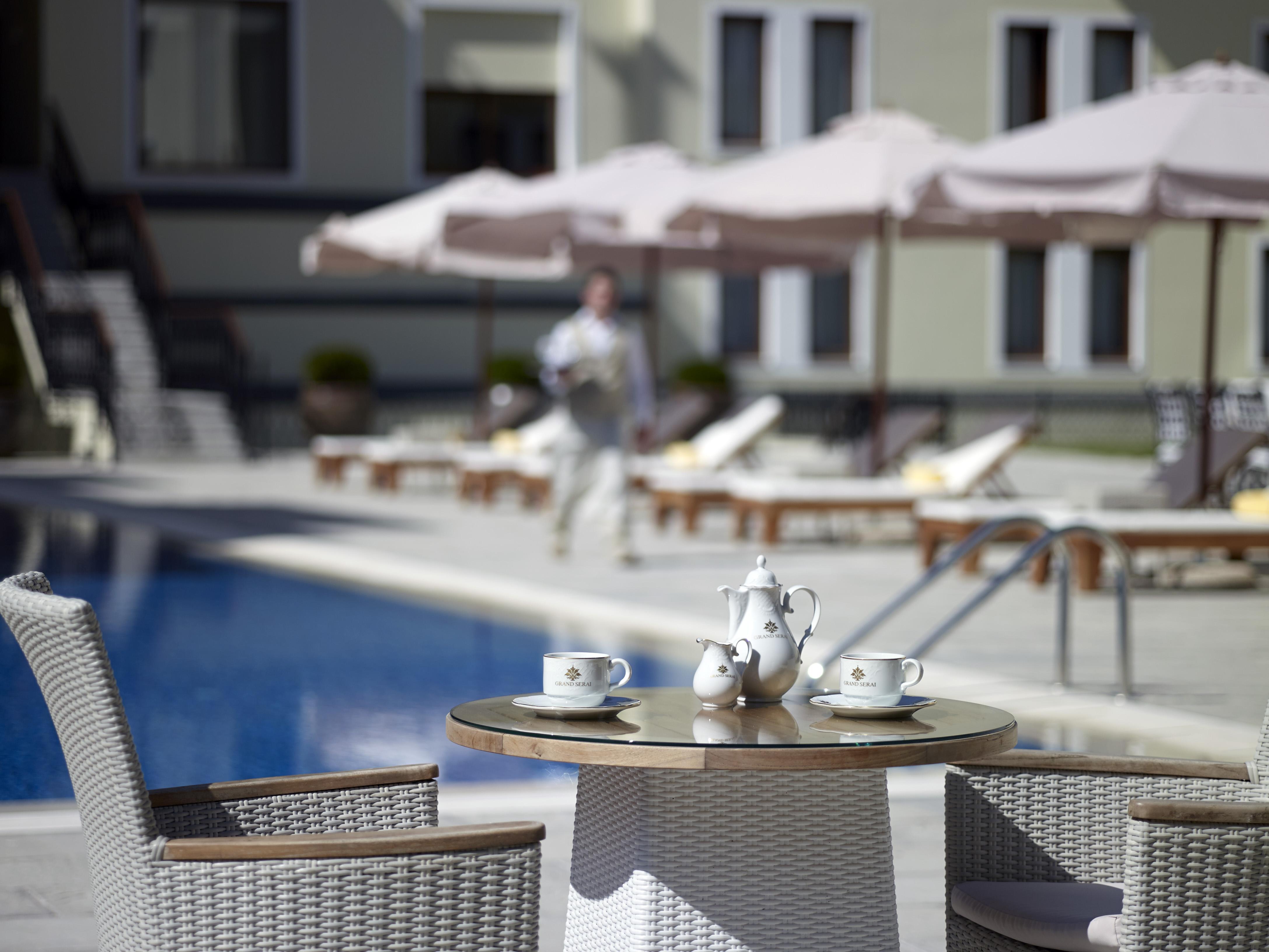 豪华土耳其宫殿会议酒店及Spa 约阿尼纳 外观 照片 The swimming pool at the hotel