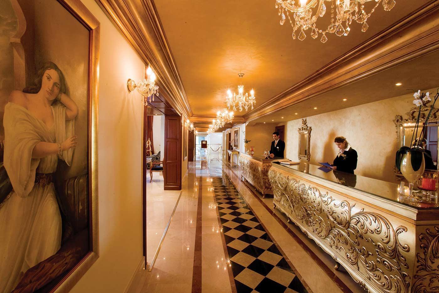 豪华土耳其宫殿会议酒店及Spa 约阿尼纳 外观 照片 The lobby of the Taj Bengal