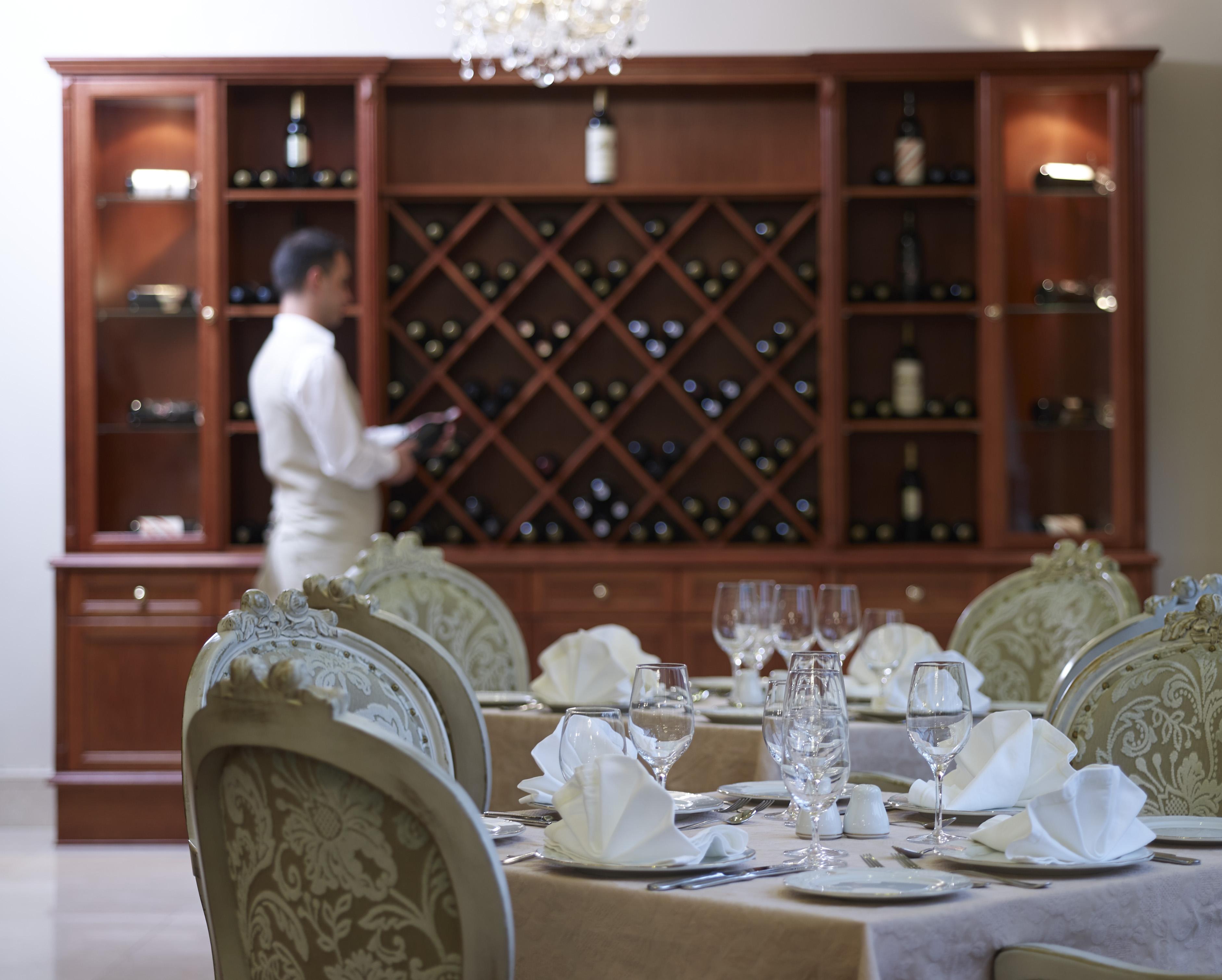 豪华土耳其宫殿会议酒店及Spa 约阿尼纳 外观 照片 A wine rack
