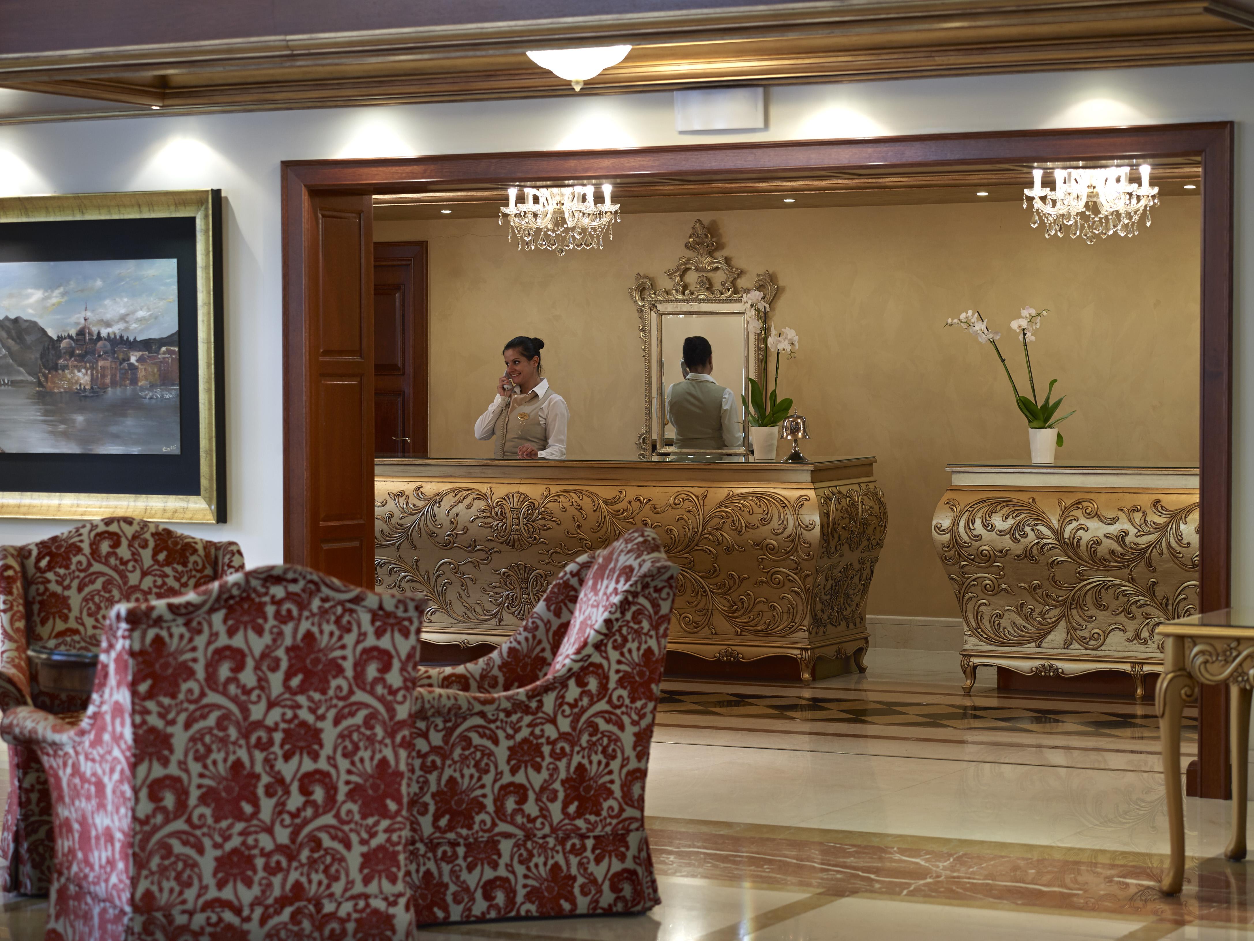 豪华土耳其宫殿会议酒店及Spa 约阿尼纳 外观 照片 The lobby of the hotel