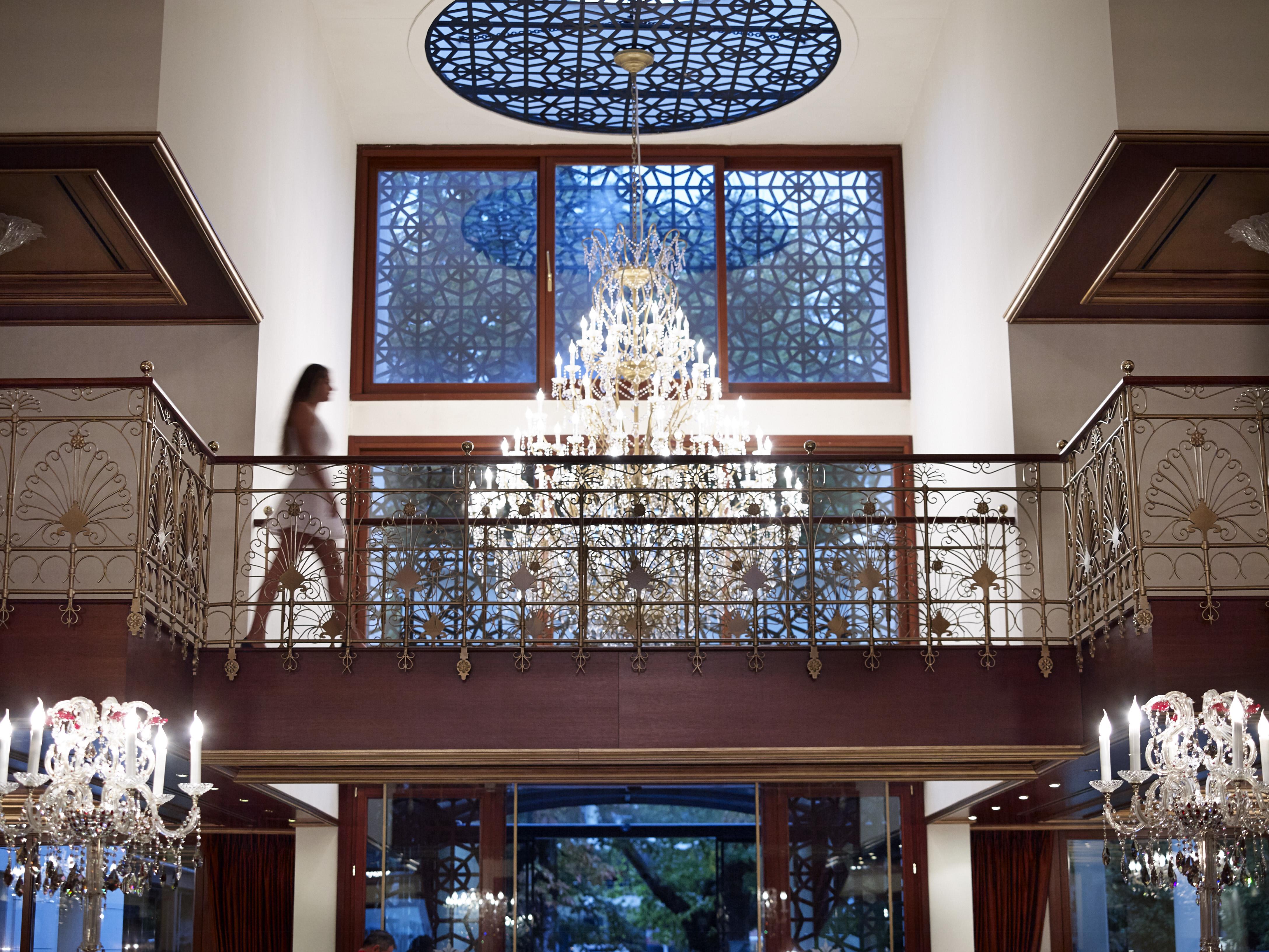 豪华土耳其宫殿会议酒店及Spa 约阿尼纳 外观 照片 The lobby of the Taj Bengal