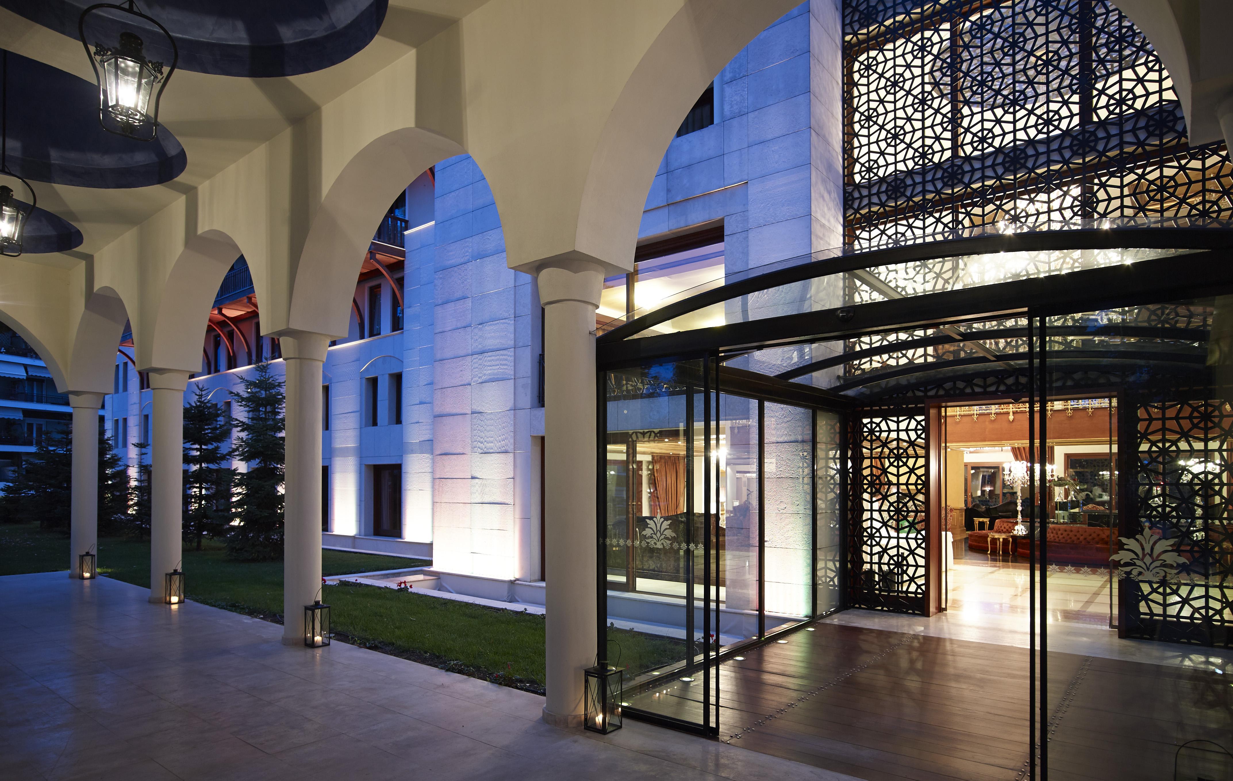 豪华土耳其宫殿会议酒店及Spa 约阿尼纳 外观 照片 Entrance to the hotel
