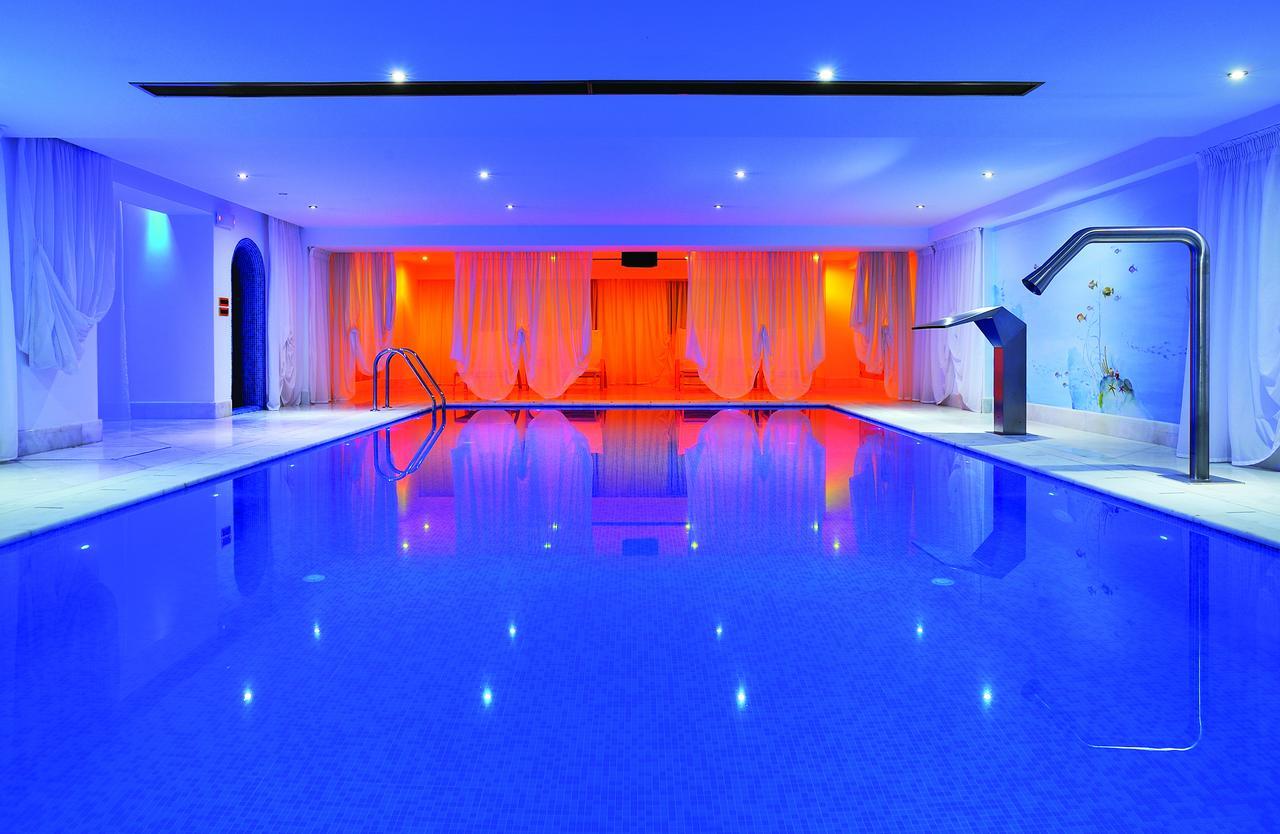 豪华土耳其宫殿会议酒店及Spa 约阿尼纳 外观 照片 The swimming pool at the hotel